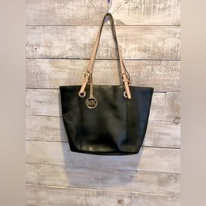 NWOT MICHAEL KORS PEBBLED BLACK LEATHER TOTE!